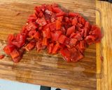 Une image de l'étape 4 de Salade de pâtes aux tomates cerises, poivrons rouges grillés et persil.