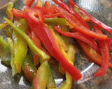 Foto del paso 1 de la receta: Pepperonatta (morrones en salsa) al estilo Peti