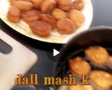 A picture of step 3 of Dall mash ke dahi bahry.