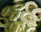 Foto langkah ke 1 dari resep Pare Cabe Garam.