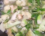 Foto langkah ke 2 dari resep Tumis Kembang Kol Daun Kencur.