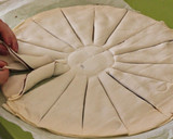 Foto del paso 5 de la receta: Estrella Navideña (Flor de Hojaldre)