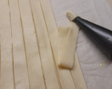 Foto del paso 3 de la receta: Conos de hojaldre con crema pastelera