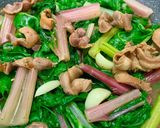 Hình bước làm 2 của món Cải Cầu Vồng Xào Mề Gà