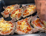 Foto del paso 3 de la receta: Chuletas, tomate y queso gratinado