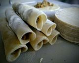 Foto del paso 3 de la receta: Mini flautas mexicanas rellenas de carne molida!
