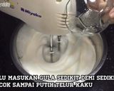 Foto langkah ke 3 dari resep Kue bolu coklat super lembut.