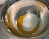 Une image de l'étape 3 de Gâteau fondant aux 3 prunes, pommes et mûres.