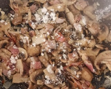 Foto del paso 2 de la receta: 🍝 Espaguetis bechamel de champiñones, bacon y maíz 🥓🌽