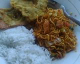 Foto langkah ke 5 dari resep Mie Goreng Merah (Super Pedas).