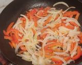 Foto del paso 1 de la receta: Morrón y cebolla caramelizado