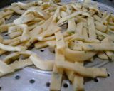 Foto langkah ke 3 dari resep Stik Bawang renyah.