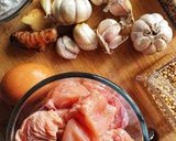 Foto langkah ke 1 dari resep Ayam Goreng Bawang Putih.