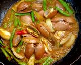 รูปขั้นตอนการทำที่ 4 ของ หอยลายผัดเครื่องแกง