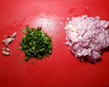 Foto del paso 3 de la receta: Codillo de paletilla de cordero, en salsa de ajos, perejil y mostaza