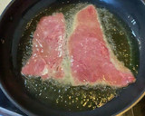 Foto del paso 2 de la receta: Filetes de ternera en salsa con aceitunas