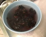 Une image de l'étape 2 de Tarte aux prunes et raisins à l'hibiscus.