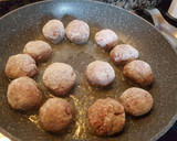 Foto del paso 4 de la receta: Albóndigas con almejas