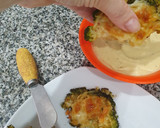 Foto del paso 7 de la receta: 🥦Snack de brócoli con parmesano y salsa de alubias para dipear 🥣