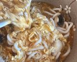 Une image de l'étape 5 de Soupe de nouilles Udon aux œufs et aux champignons de Paris.