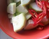 Gambar langkah 4 resipi Masak Lemak Putih Labu Air.