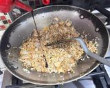 Foto langkah ke 4 dari resep Nasi Goreng Salmon.
