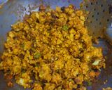 A picture of step 4 of Urad Dal Kachori.
