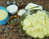 પોટેટો ઑ ગ્રેટીન બેક્ડ ડીશ (Potato Au Gratin Baked Dish Recipe In Gujarati) રેસીપી સ્ટેપ1ફોટો
