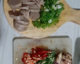 Foto langkah ke 1 dari resep Tumis Pentol Jamur.