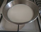 Foto langkah ke 2 dari resep Puding Karamel Toping Buah.