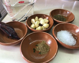 Foto del paso 1 de la receta: Salsa de Chile Colorado Sonorense