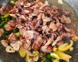 Foto langkah ke 3 dari resep Tumis Cumi Asin Cabe Ijo.