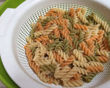 Foto del paso 1 de la receta: Ensalada de Pasta Tricolor