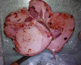 Foto del paso 1 de la receta: Tostas de lomo Sajonia con huevo de codorniz