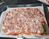 Foto del paso 4 de la receta: Pizza casera de atún, pimiento y olivas