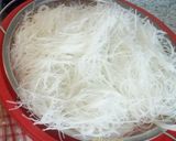 Foto langkah ke 1 dari resep Bihun Goreng Ayam Baso.
