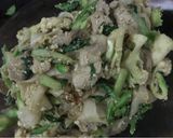 รูปขั้นตอนการทำที่ 2 ของ ผัดซีอิ๊วหมู