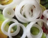 صورة لخطوة 3 من وصفة حلقات البصل المقرمشه