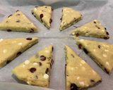 Foto del paso 8 de la receta: “SCONES” con frutos rojos y chips de chocolate blanco!!