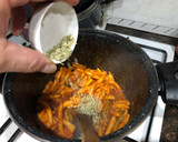 Foto del paso 6 de la receta: Fusilli con pechuga de pollo fileteada y tortilla francesa