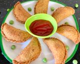 मटार कंरजी (Matar Karanji Recipe In Marathi) रेसिपी स्टेप 5 फोटो 
