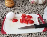 A picture of step 1 of Egg 🥚 with tomatoes 😋.