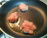 Foto del paso 4 de la receta: Hamburguesas de pollo con salsa de tomate y pimientos