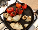Foto del paso 1 de la receta: Salsa Asada de Chile Serrano (Molcajeteada)