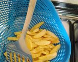 A picture of step 5 of Chips and egg for breakfast.
