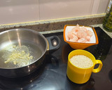 Foto del paso 1 de la receta: Arroz cremoso de gamba y salteado de champiñones en crema de espinacas