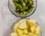 A picture of step 1 of Apple kiwi juice.