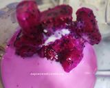 Foto langkah ke 2 dari resep Dragon Fruit Smoothie (dragon fruit, yogurt, milk, honey).