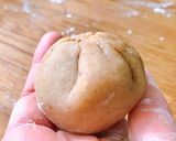 Hình bước làm 4 của món 💚 Bánh Trung Thu Nhân Đậu Xanh Trứng Muối Mini 50gr