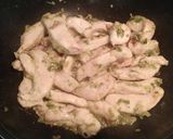 Foto del paso 2 de la receta: Pechugas de pollo con salsa de verdeo